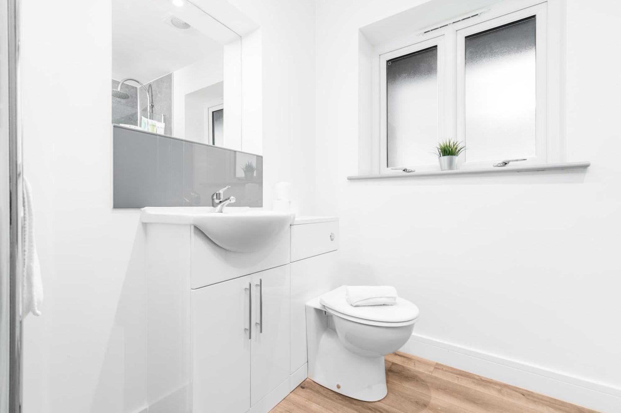 Stylish 2 Bedroom Apartment - Balcony - Secure Parking - Top Rated - 5Mc Бирмингам Екстериор снимка