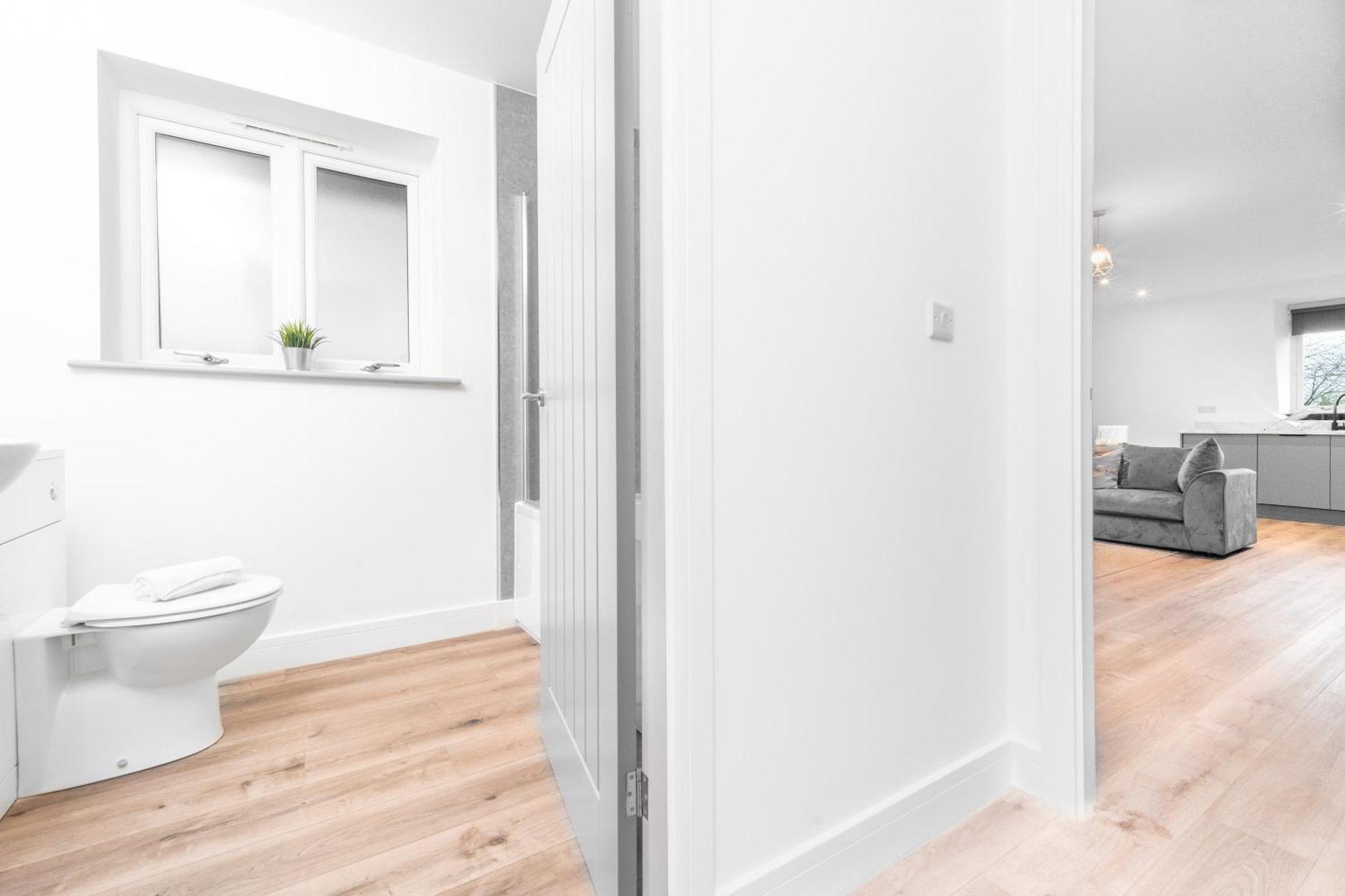 Stylish 2 Bedroom Apartment - Balcony - Secure Parking - Top Rated - 5Mc Бирмингам Екстериор снимка